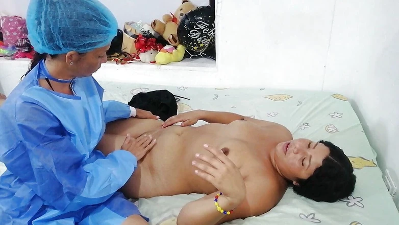 catalinagrande: Моя пацієнтка дуже хвора, і я, як хороший лікар, гарно лижу їй пизду і трахаю