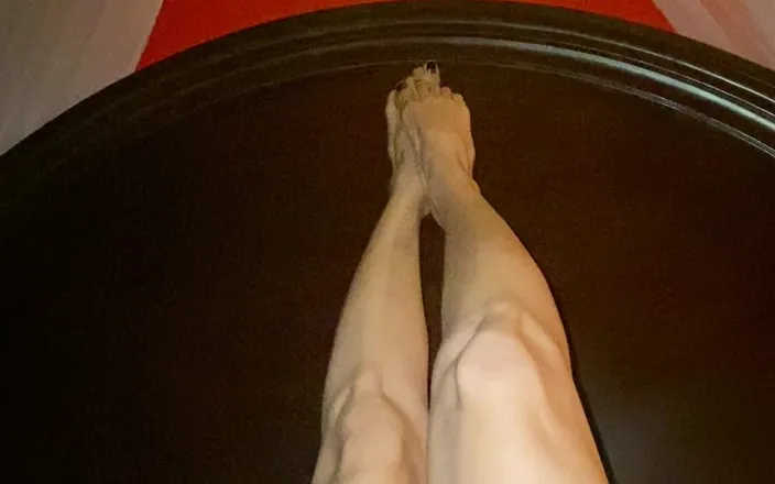 Naelor: Really Sexy Legs with Tiny Feet with Long Toes