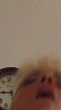 Blond mamuśka rucha się z ogromnym kutasem i kocha go