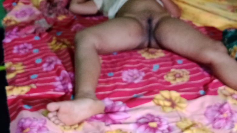 Desimombd: Desi stiefmutter mit dicken möpsen fickte ihren stiefsohn desimombd
