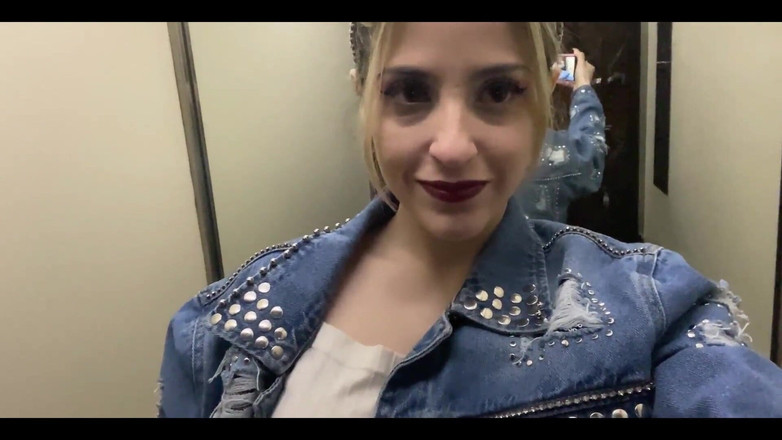 DivinaMaruuu: Budu hledat svého souseda, aby mohl tvrdě ošukat můj zadek...