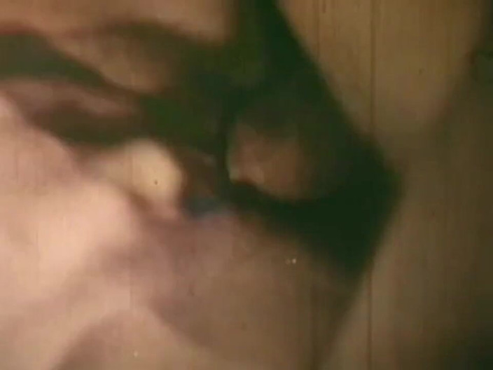 Vintage Usa: Wild vintage sex on the sofa