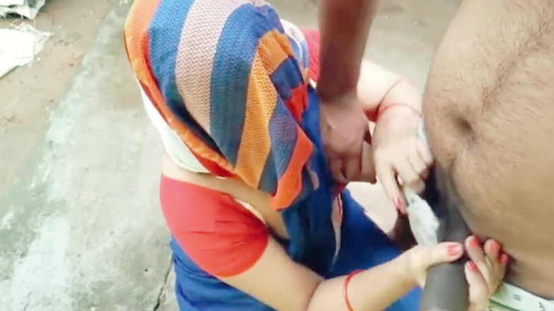 Amit yadav: Une bhabhi à gros nichons reçoit du spam sur son lait à...
