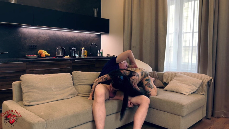 Megan Inky: Megan Inky se folla a un viejo en su casa...