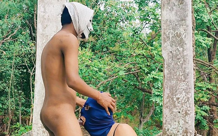 Tani: Ladyboy Ấn Độ với con cu to bắn tinh