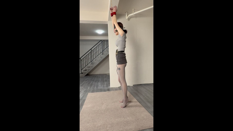 Yanmou: Ol tlustá šedá podložka na nohy visící + elektrický šok + bičování