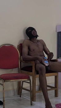 Pria jangkung dengan kontol besar ngentot aku habis-habisan dan ngentot aku tanpa kondm