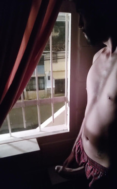 Camilo Brown: Gioco con il mio cazzo alla finestra