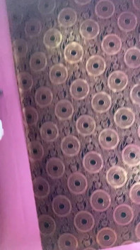 Quando si fa pisciare ovunque cercando di farlo uno mentre si è in piedi