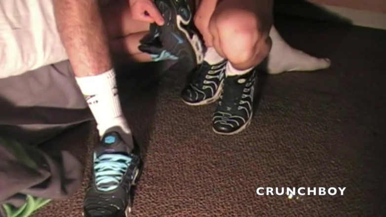 Crunch Boy: Flo šukání dby enzo s ponížením v hotelu