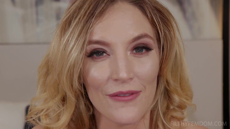 FilthyFemdom: Mona Wales'i gösteren Mona'nın ahlaksız sürtüğü