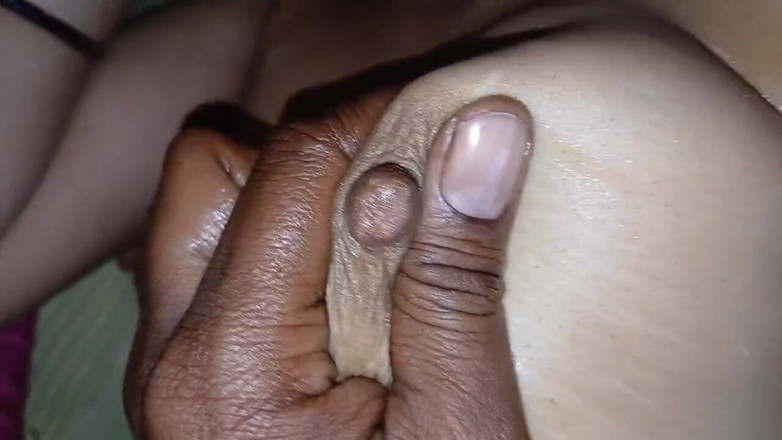 seema: Bhabhi applicato l'olio sul suo corpo