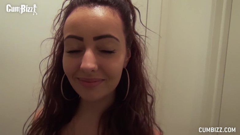 Cumbizz: Teen bambi dutch never seen so much cum in her...