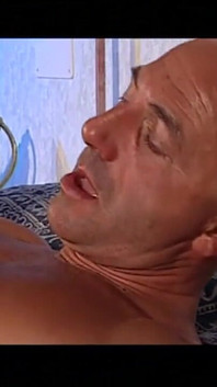 Nadržená prsatá MILFka je tvrdě ošukána