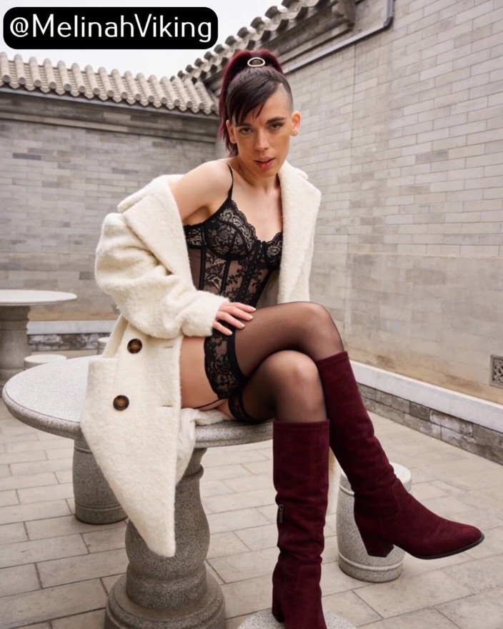 Melinah Viking: Фетиш кам'яних схованих панчох
