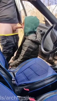 Tato děvka na dálnici mě šukal s velkým penisem a naplnil mě spermatem
