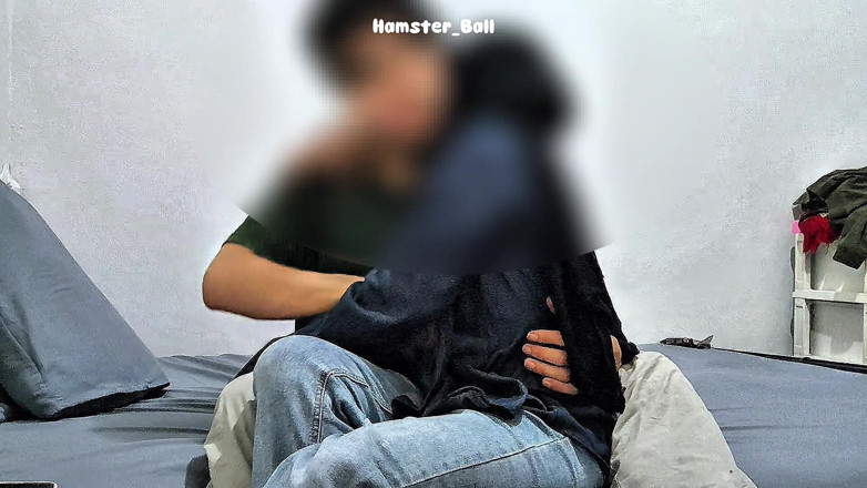 Hamster_Ball: Amator! o virgină malaieziană se masturbează într-un hotel, este studenta mea