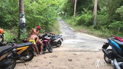 Extremalchiki: Scopata all'aperto del twink
