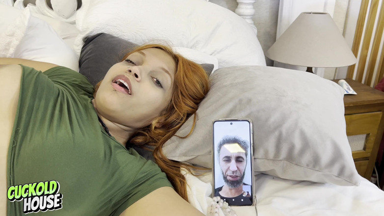 CuckoldHouse: Lo Sposo Cornuto Fa Una Videochiamata per Guardare La Sua...