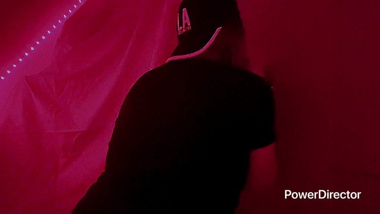 Galy: Glory hole dans les toilettes de discothèque, je suce un...