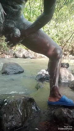 Sexyjayla254: Masturbación jabonoso gran polla negra acabando afuera, parte 2