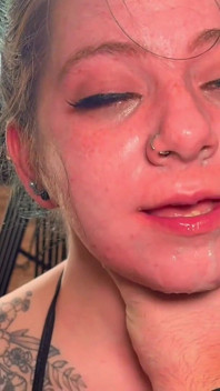 Emo Puta Lily Thot Sexo Extremo Duro Y Bebiendo Meo