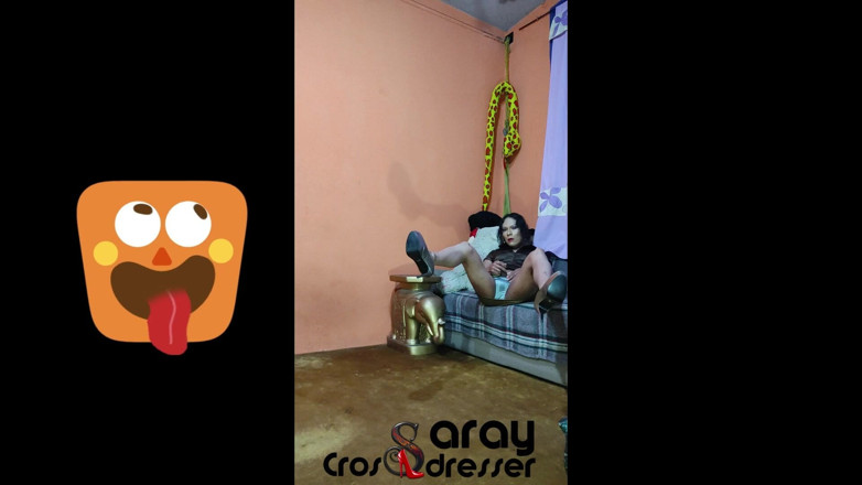 Saray Isis Amay: Travesti Con Falda De Vinyl Se Viene