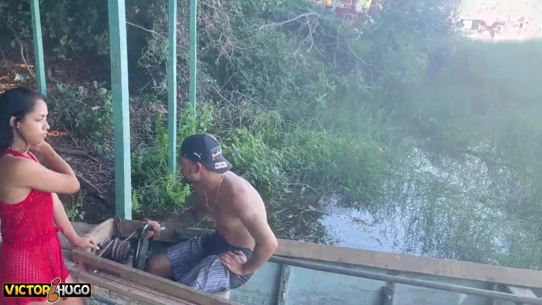 VictorHugo: Dono de barco fodendo turista na ilha