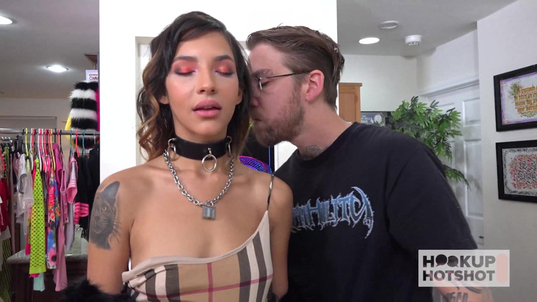 Hookup Hotshot: Kitty carrera dễ thương cưỡi con cu khổng lồ của...