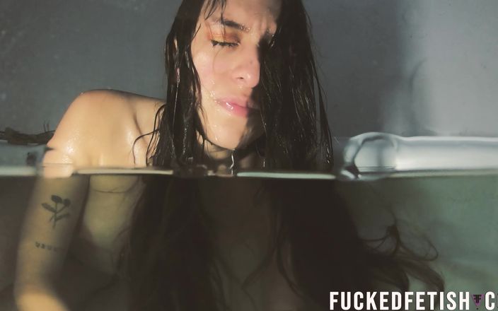Fucked fetish: 4k Mia badkuip volledig naakt mooie natte haarcontracties