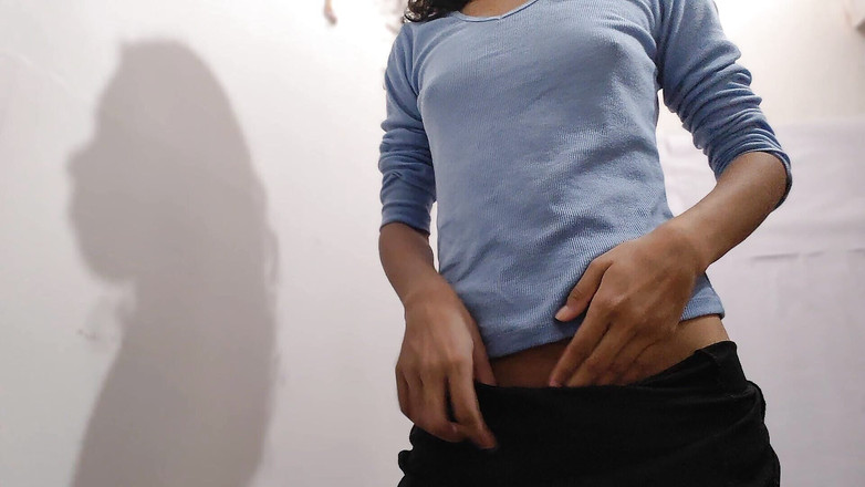 desigirl93: Část 1 - Teen předvádí krásné tělo, úzká kundička a malá prsa jsou...