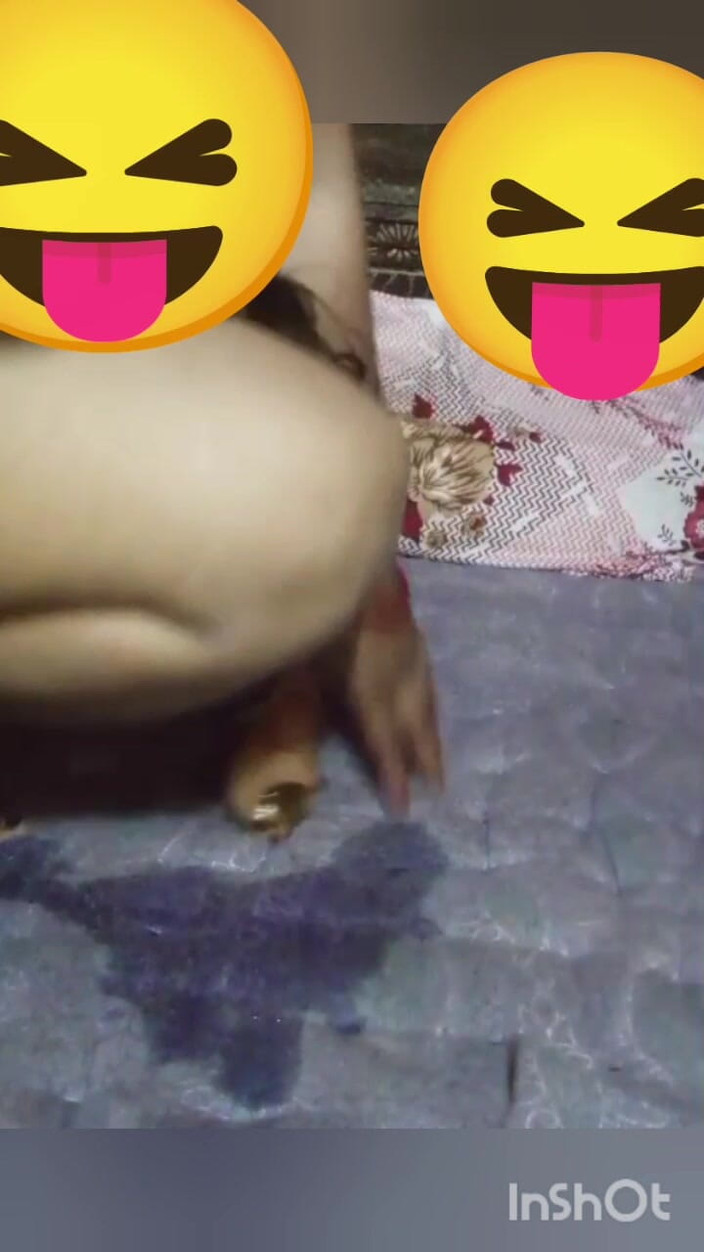 Savita sex video: Savita Bhabhi foi fodida colocando pepino de silicone na buceta...