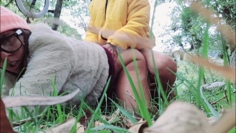 Lady: 大きな胸で大きなお尻のMILFが変態の老人のチンコをしゃぶり、ジューシーな膣で受け入れる