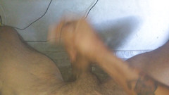 WanZil: Masturbacja i orgazm w łazience