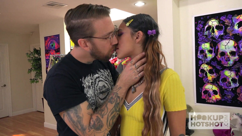 Hookup Hotshot: Екзотична тінка Кітті Каррера отримує хардкорний трах