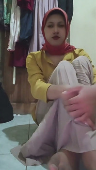 Horny Muslim Femboy
