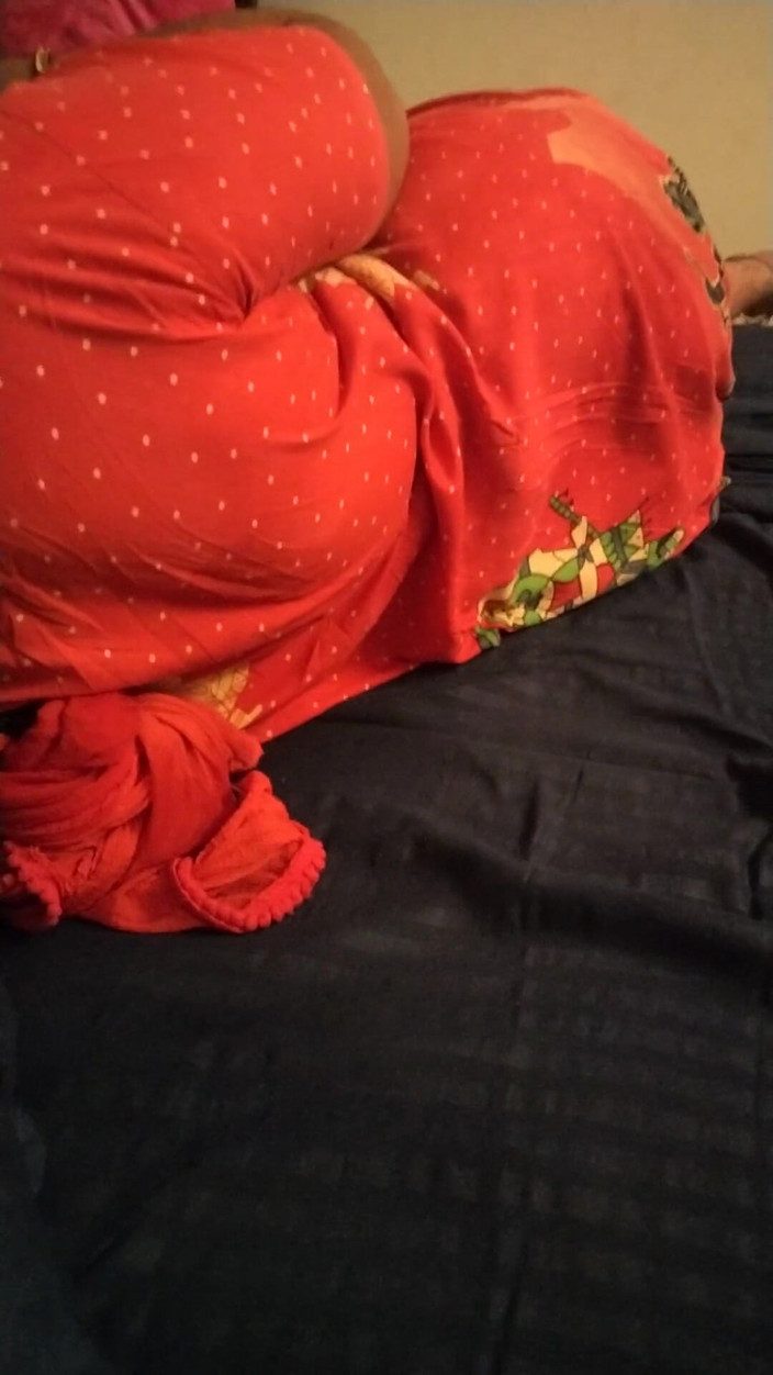 Tamil lesbian: 彼女のセックス体験と淫語を共有する