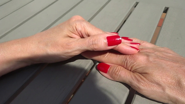 Lady Victoria Valente: Unhas vermelhas são tão bonitas - unhas naturais longas!