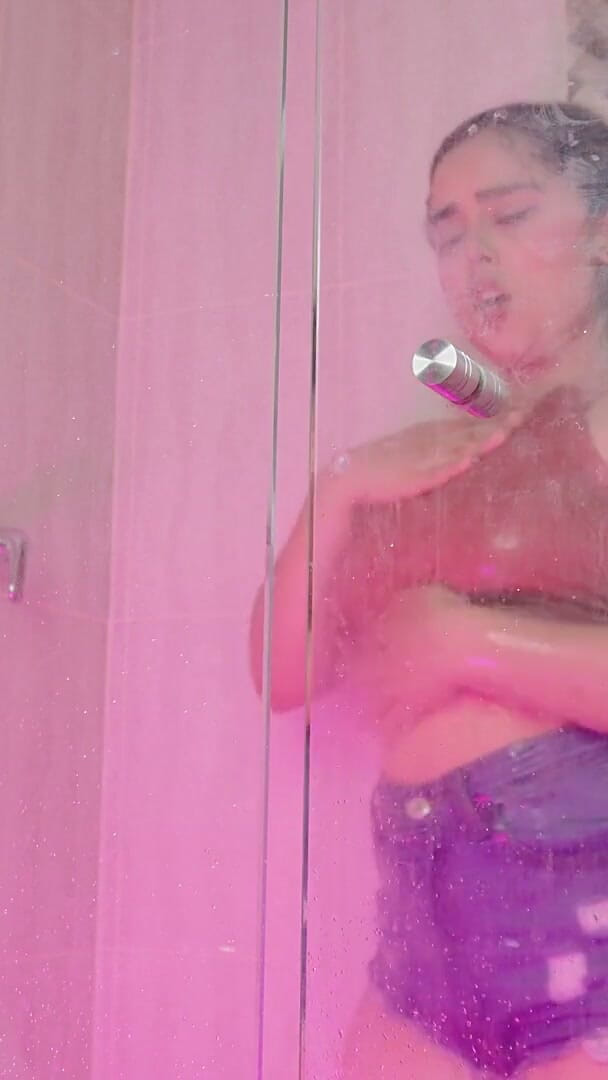 Clothed Shower Pee Fun (Cuttie Jennie)