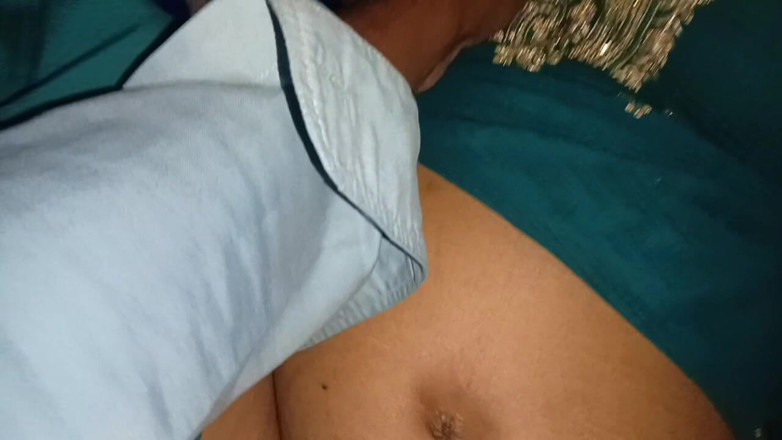 Bhabhi UP: Годування та годування на морозі