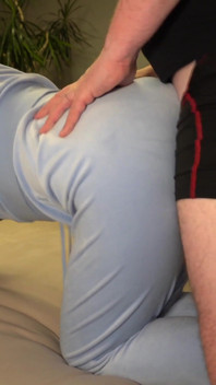 La sorellastra succosa si allena alla moda sesso al gloryhole con la posizione del fratello prone bone - breve projectfundiary