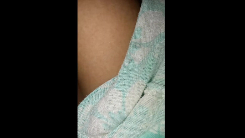 Your-Eshita: Hintli kadın seks videolarının tadını çıkarıyor.