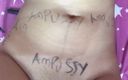 AmPussy: Asiática adolescente escreve &amp;quot;ampussy&amp;quot; em seu corpo nu