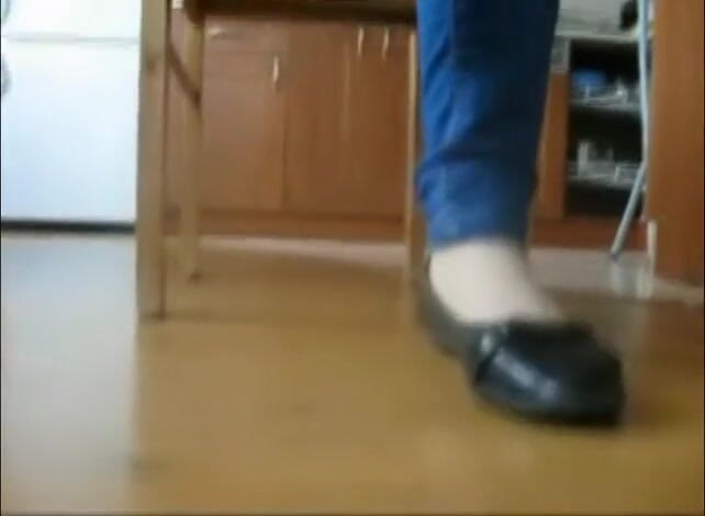 Foot Girls: Juguete aplastante de pequeño soldado