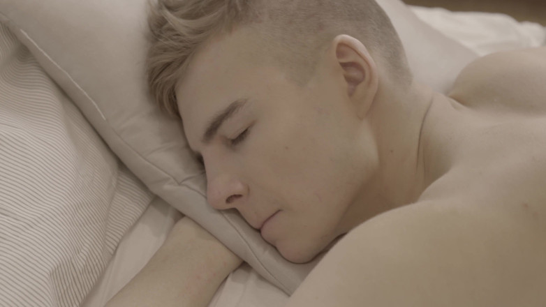 Gay Deluxe: Сексуальная тинка-гей бурит очко своего бойфренда