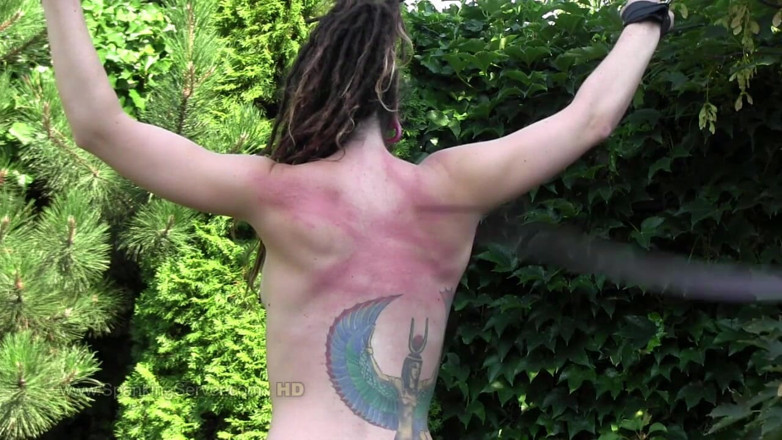 Spanking Server: Kate bare back whip
