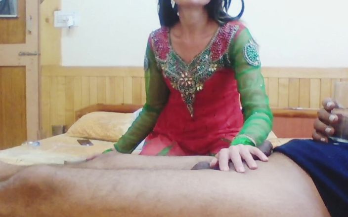 Bolly Karma: MILF dała mężowi, by przeleciał jej seksowną cipkę