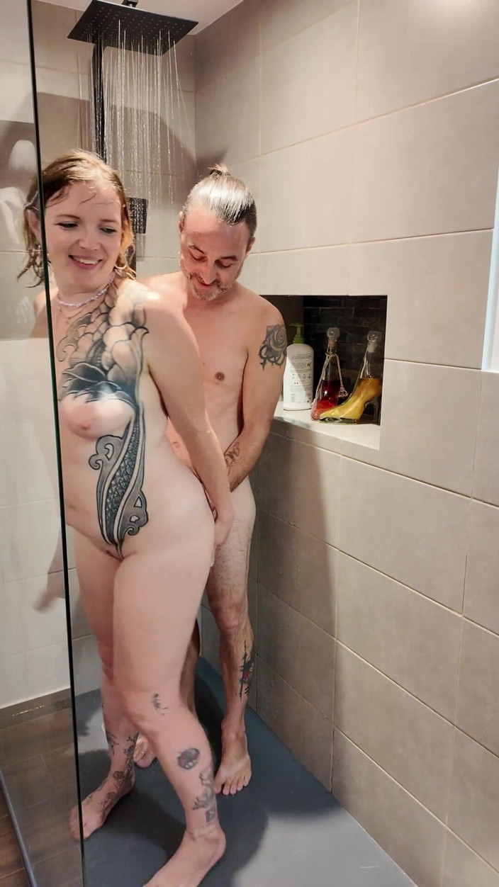 Sexymarghot: Мой муж и любовник принимают душ перед поеданием
