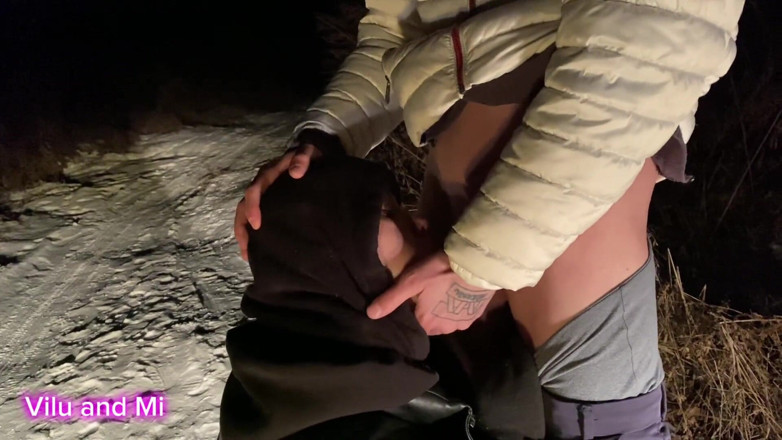 Vilu_and_Mi: Porta Vilu Vidish nella foresta di notte