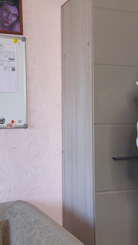 Ele gozou em cima da bunda sexy dela em suas calças de escritório